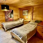 Dağ evi Paradise View - 5 Bedroom Gstaad Paradise View Chalet With Outdoor Jacuzzi