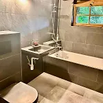 Paradise View - 5 Bedroom Gstaad Paradise View Chalet With Outdoor Jacuzzi Dağ evi *