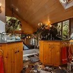 Paradise View - 5 Bedroom Gstaad Paradise View Chalet With Outdoor Jacuzzi Dağ evi Rougemont