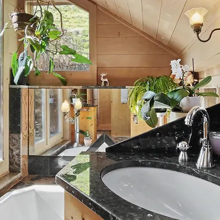 Paradise View - 5 Bedroom Gstaad Paradise View With Outdoor Jacuzzi Dağ evi *