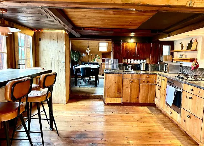 Paradise View - 5 Bedroom Gstaad Paradise View Chalet With Outdoor Jacuzzi *