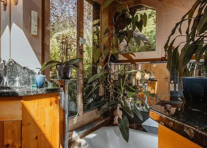 Paradise View - 5 Bedroom Gstaad Paradise View Chalet With Outdoor Jacuzzi * Rougemont