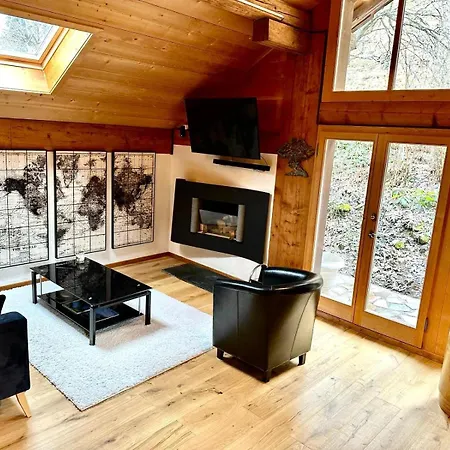 Paradise View - 5 Bedroom Gstaad Paradise View With Outdoor Jacuzzi 샬레 *